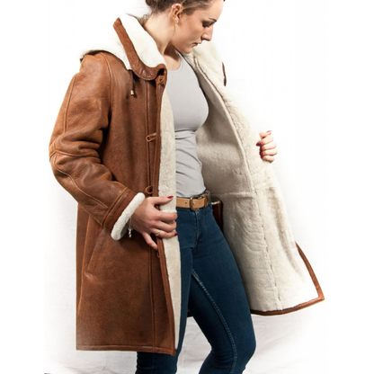 Cozy women's hooded long jacket – shearling lined winter coat with relaxed casual fit