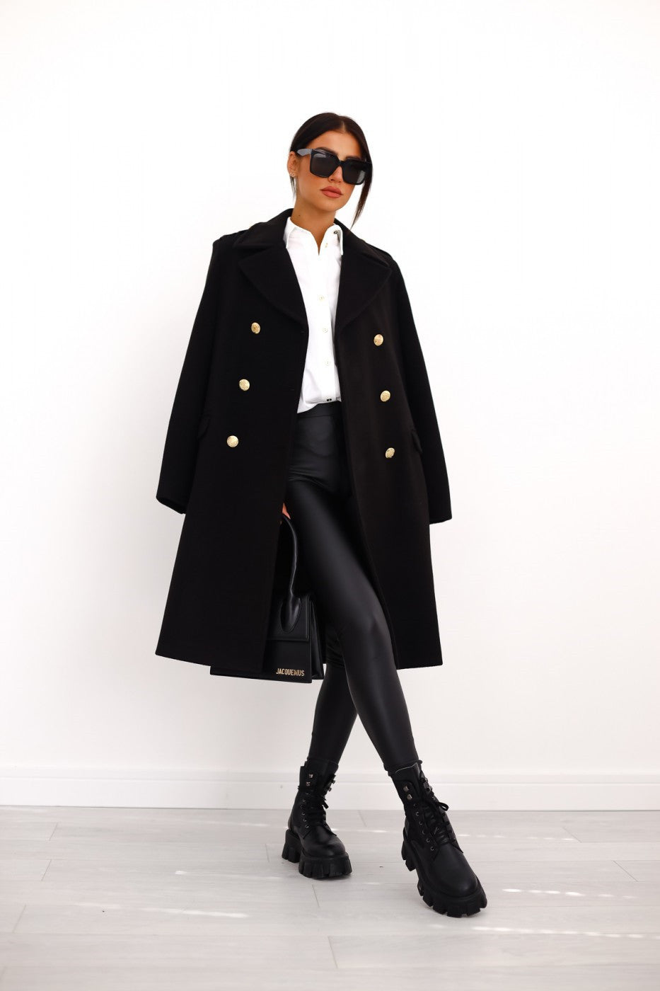 Luxury women’s wool coat – full-length double-breasted tailored design for winter elegance