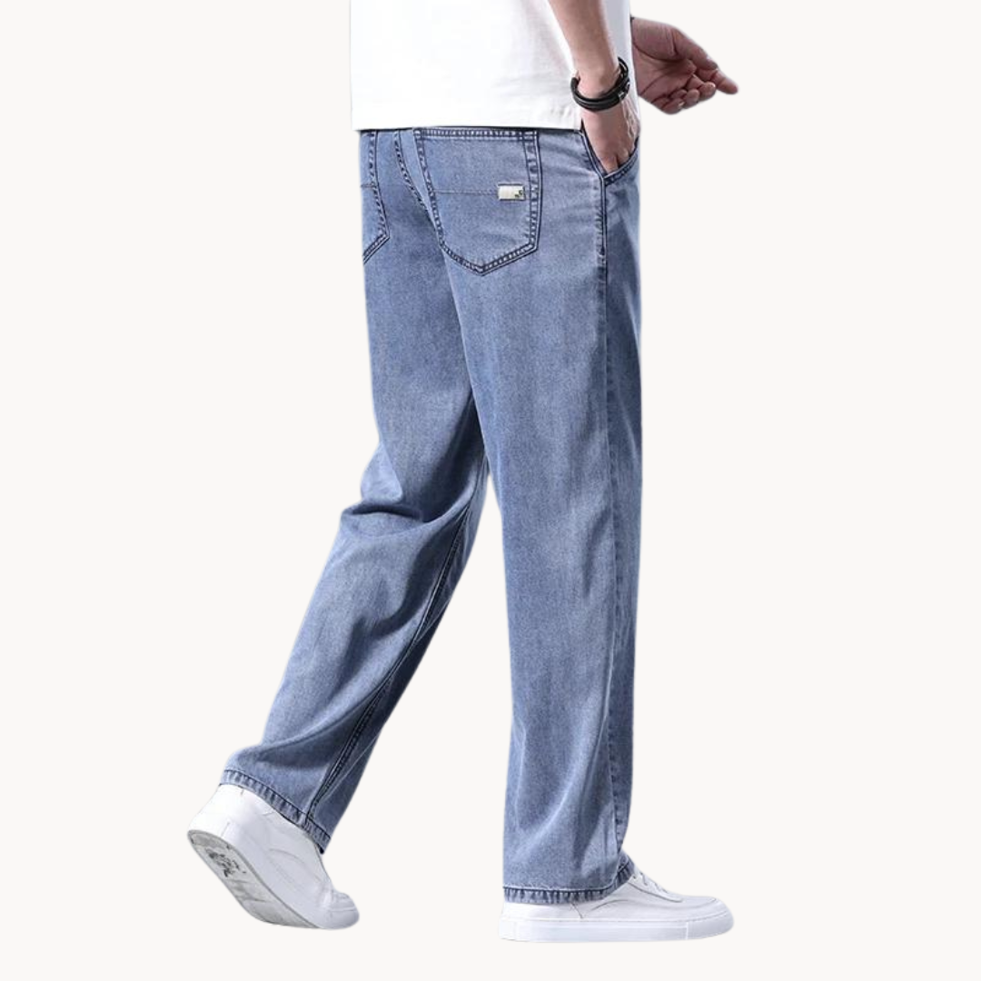Men's Low Rise Relaxed Leg Denim Jeans with Breathable Lyocell Fabric and Enzyme-Washed Finish