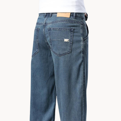Men's Low Rise Relaxed Leg Denim Jeans with Breathable Lyocell Fabric and Enzyme-Washed Finish