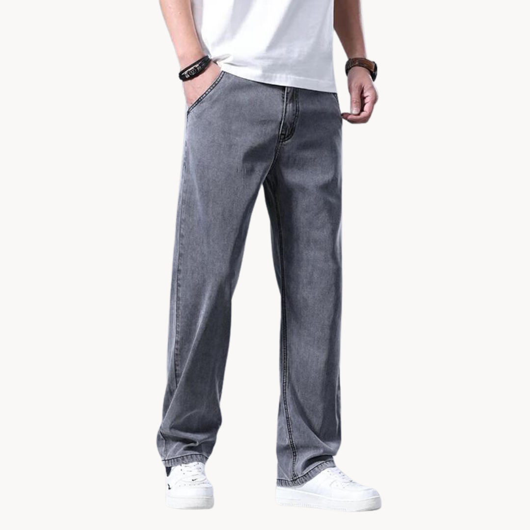 Men's Low Rise Relaxed Leg Denim Jeans with Breathable Lyocell Fabric and Enzyme-Washed Finish